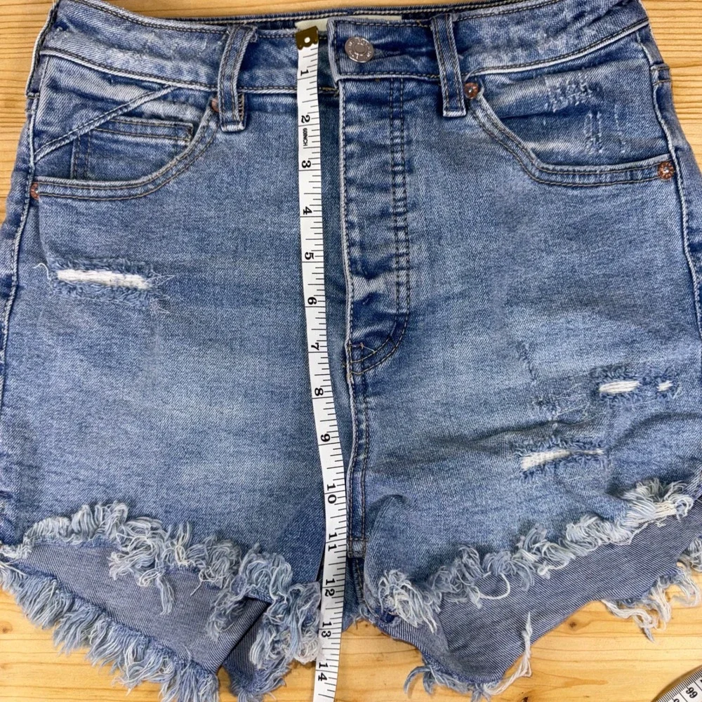 We The Free Distressed Denim Shorts Size‎ 26 Button Fly High Rise Raw Hem Boho